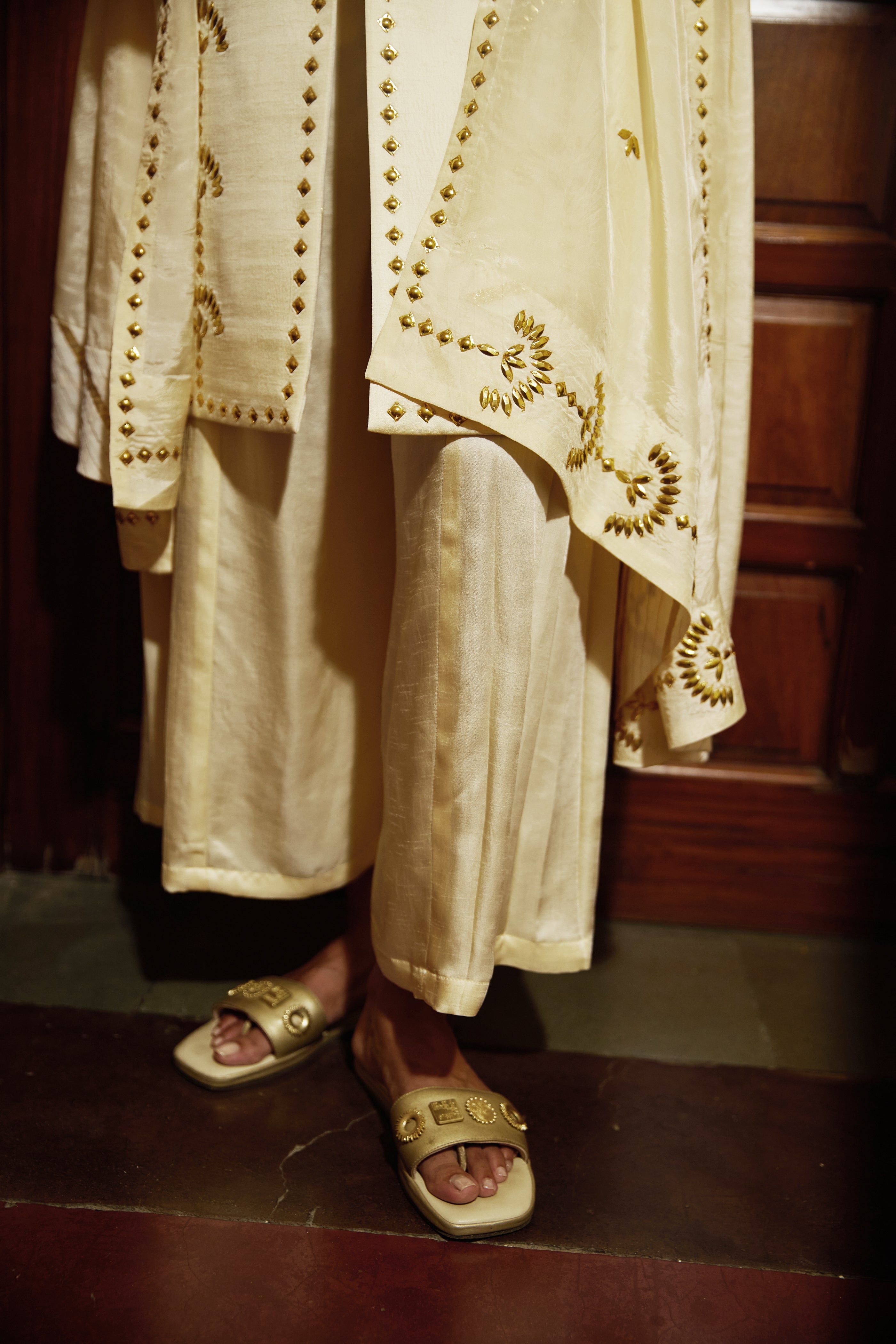 Suraj Pol Set - Ivory